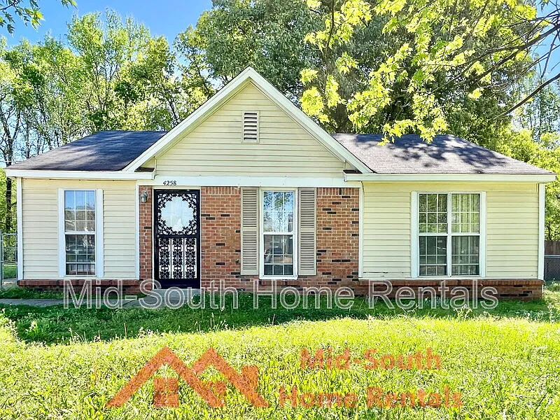 3 bed, 1.0 bath, 936 sqft, $995 — Photo 3