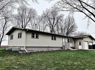 520 Sunset Ave, Farnhamville, IA 50538