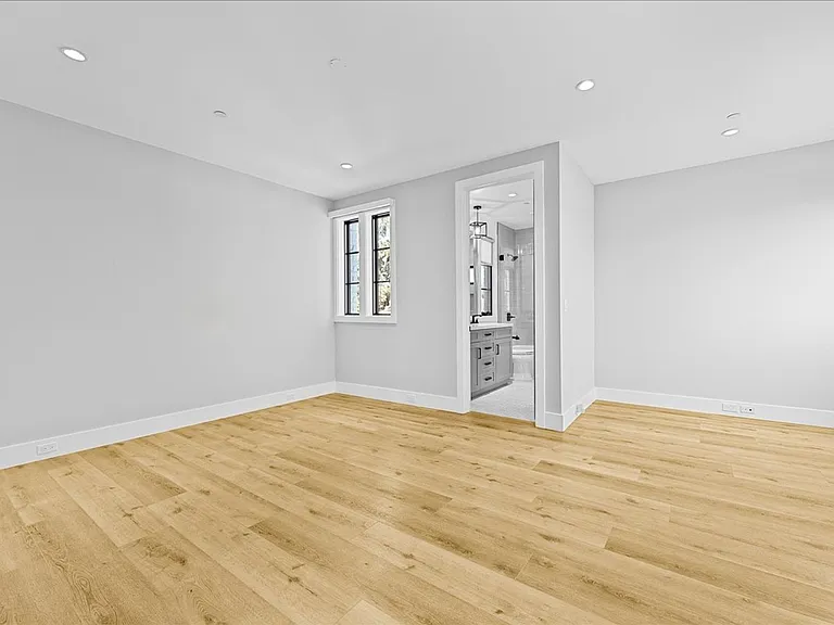 1348 S Burnside Ave #4 — Photo 8