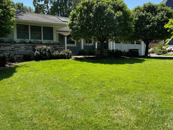 2004 Edgcumbe Rd, Saint Paul, MN 55116