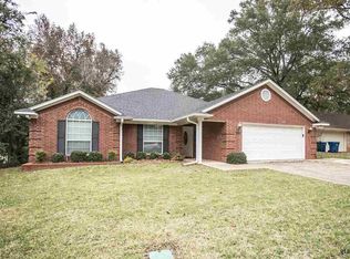 206 Robinwood Dr, Whitehouse, TX 75791