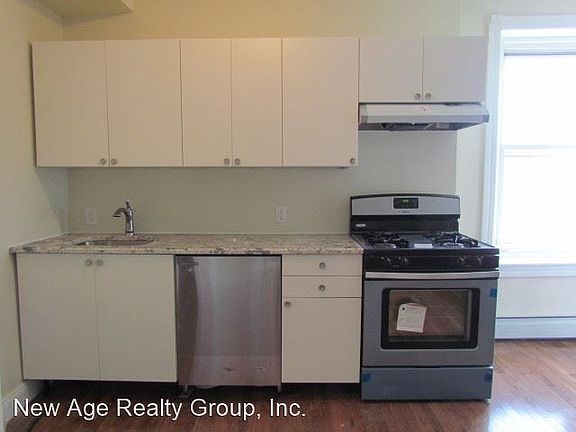 3rd image of 2938 W Oxford St Unit 3F