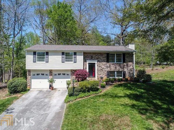 1346 Fairfield Dr, Lilburn, GA 30047