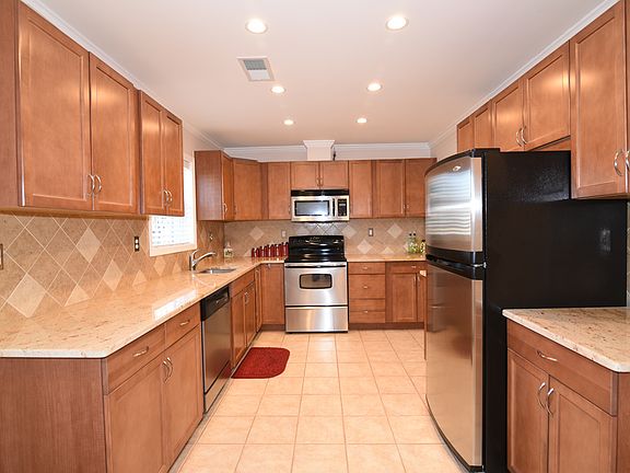 4th image of 712 N Concord Ct