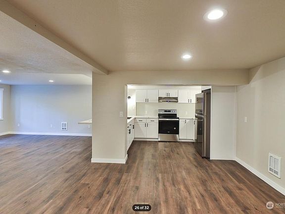 3rd image of 4529 Crescent Ave #B