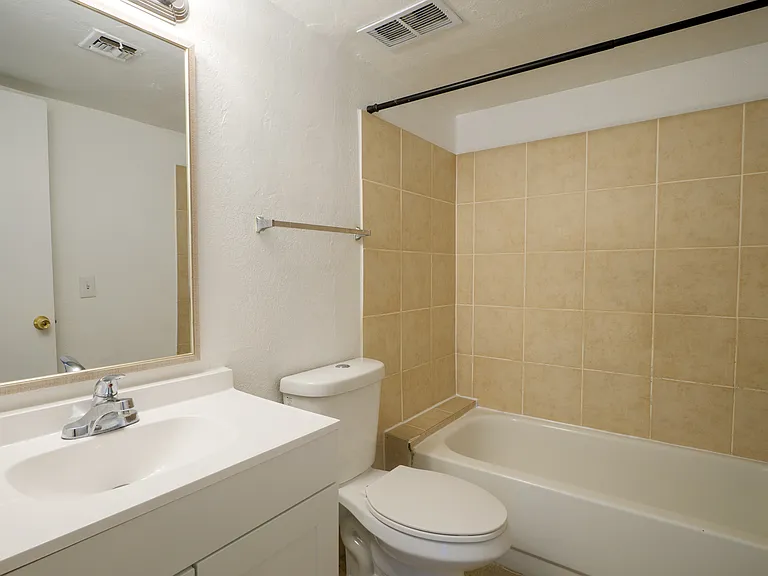 2460 N Balboa Ave — Photo 7