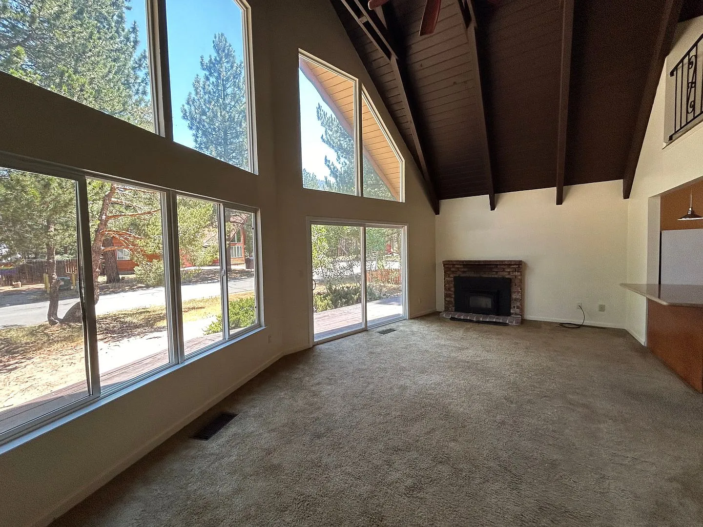 3 Bedroom, 2 bath with Carport in Quiet in-town Location — Photo 4