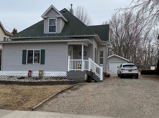 706 11th St, Sheldon, IA 51201