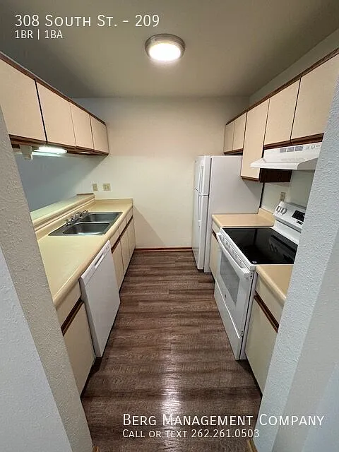 308 South St — Photo 1