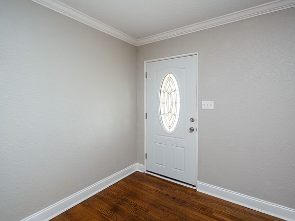 4th image of 1008 Baltimore Dr