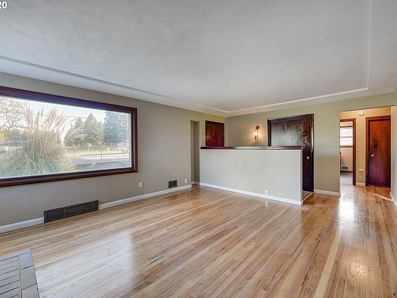 3rd image of 13324 NE Glisan St