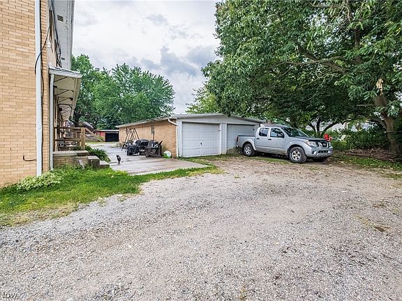 3rd image of 210 Clara Ct