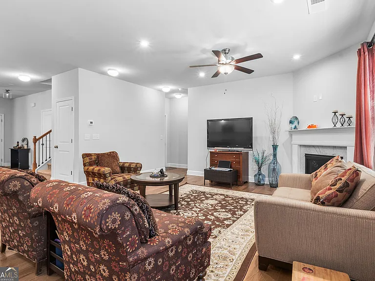 5467 Fountain Head Ln — Photo 14