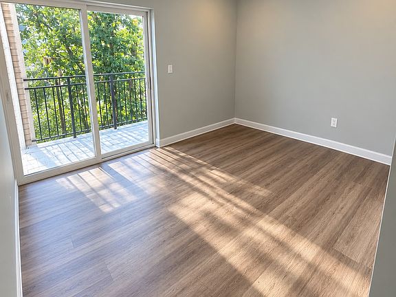 5th image of 175 Godwin Ave #3R
