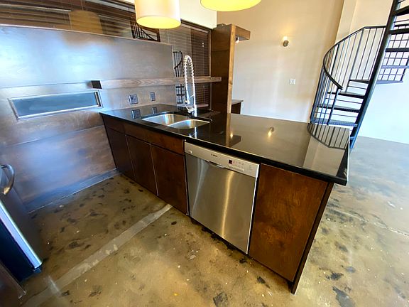 5th image of 400 Salem Ave #2J