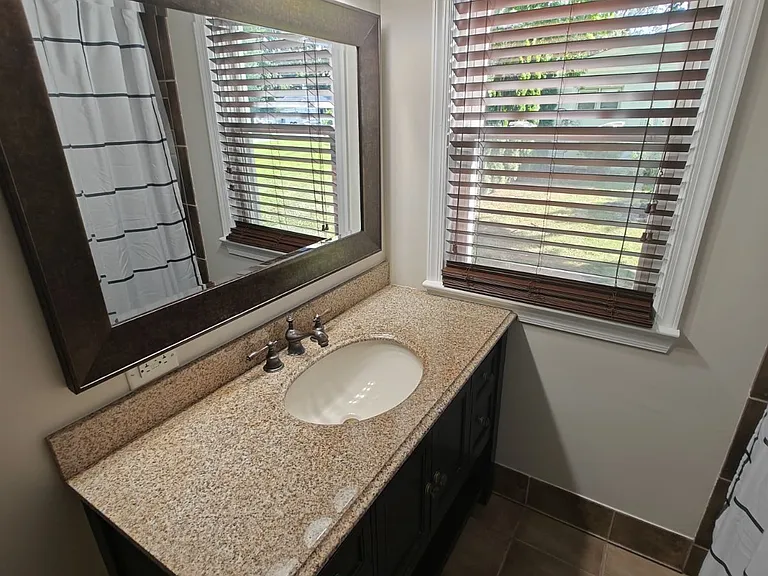 132 S Eastview Ave — Photo 10