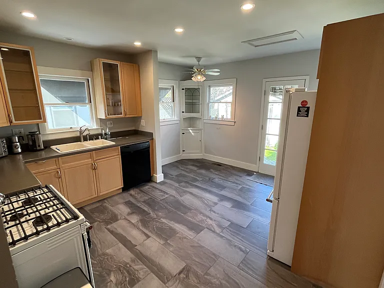 1813 Larkin Way — Photo 10