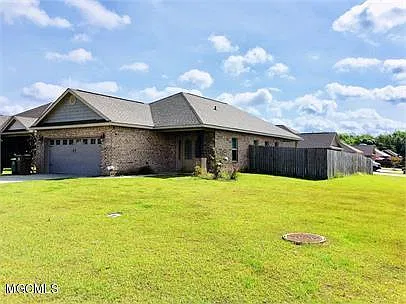 3 bed, 2.0 bath, 1463 sqft, $1,800 — Photo 2