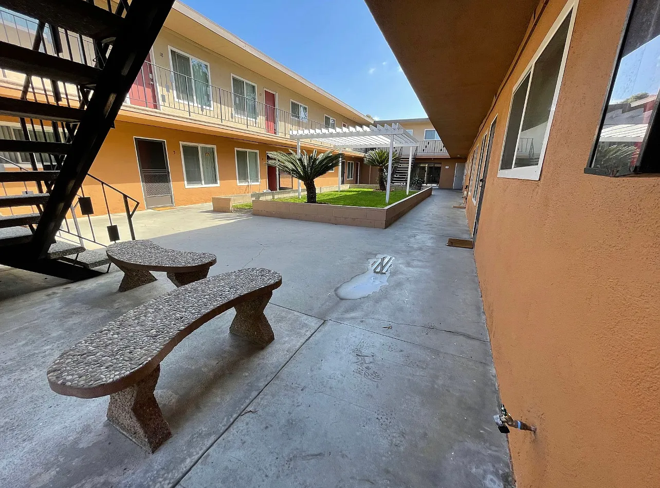 Spondee Apartments — Photo 3