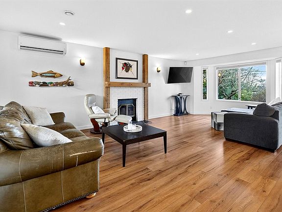 3rd image of 3990 Bow Rd