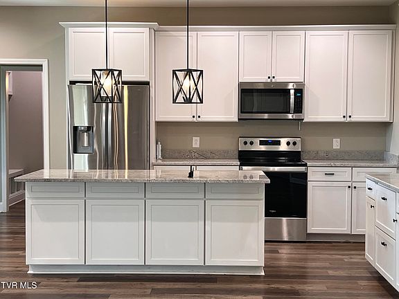 3rd image of 390 Katie Ln