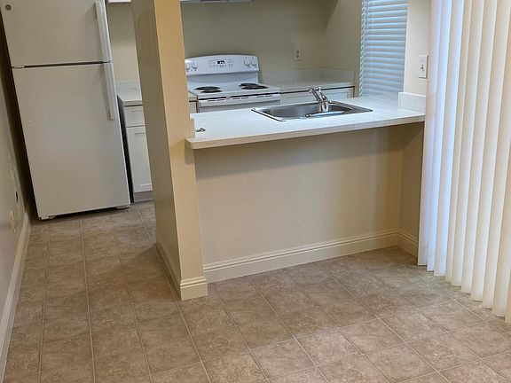 4th image of 879 Palomino Dr #A