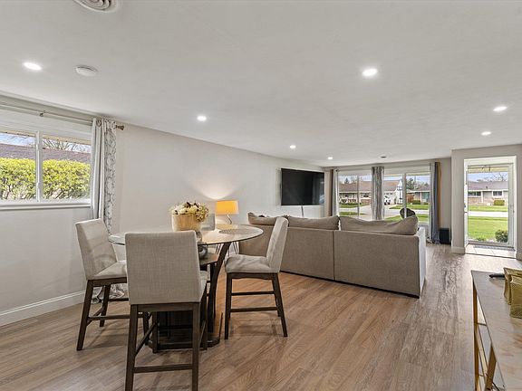 5th image of 214 N Tuxedo Dr