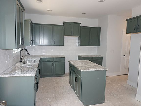 5th image of 54 Jeffrey Ln