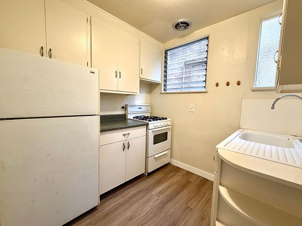 1st image of 1830 Robinson Ave #4