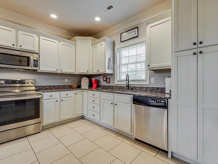 Kitchen Cabinets with Granite Countertops & Stainless Appliances