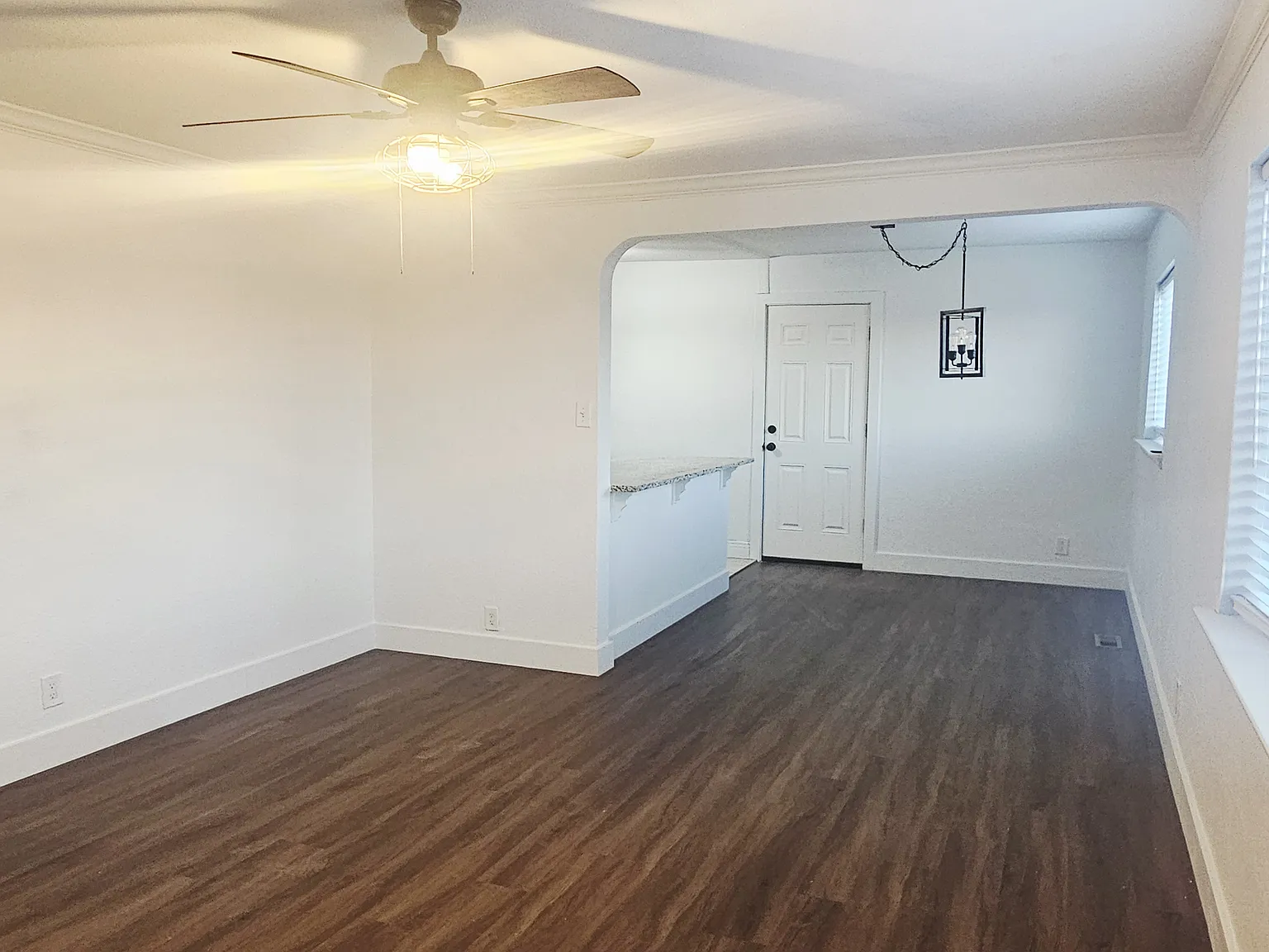 3 bed, 1176 sqft, $2,400 — Photo 4