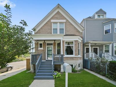 2917 N Richmond St, Chicago, IL, 60618