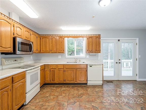 5th image of 449 Holiday Dr