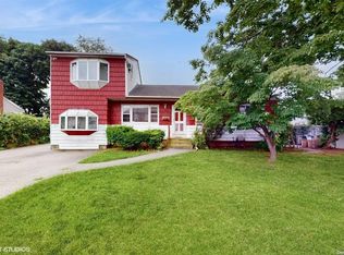 34 Morton St, Brentwood, NY