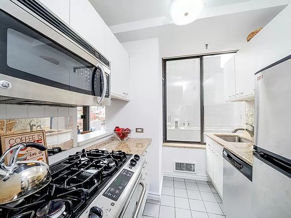3rd image of 300 E 93rd St APT 9F