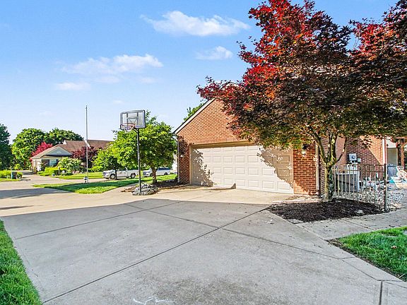 3rd image of 1612 Creekview Dr