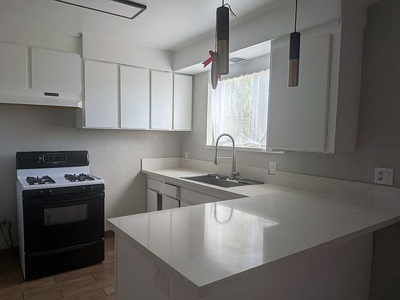5th image of 9939 Covello St