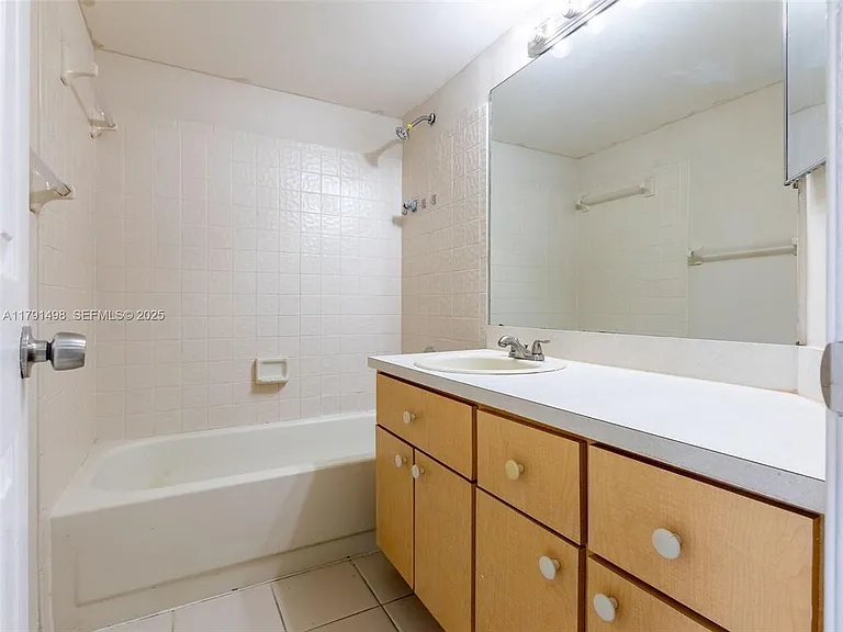 10106 Twin Lakes Dr #4 — Photo 15