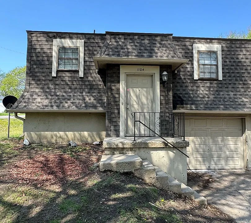 1104 E South Ave