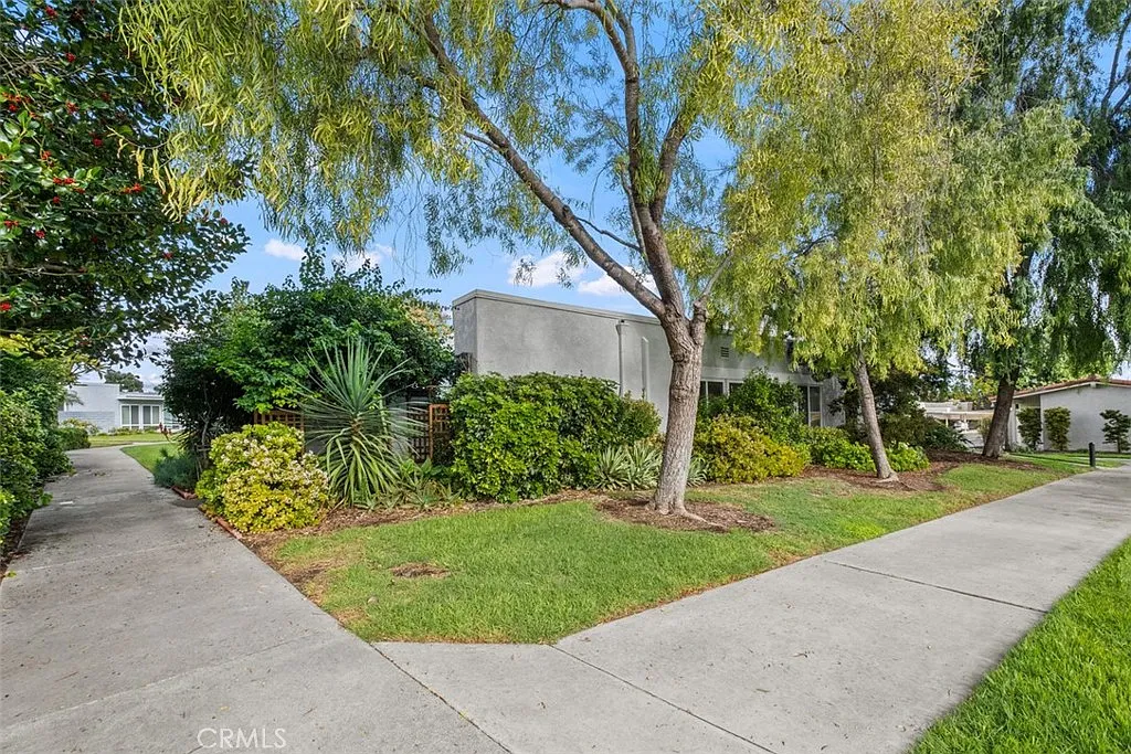 2 bed, 2.0 bath, 1075 sqft, $3,500 — Photo 1