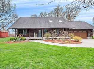 1590 White Lake Rd, Highland, MI 48356