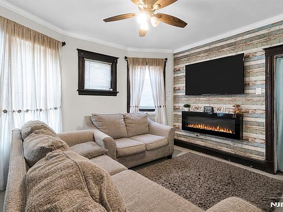 2nd image of 296 N Park St #298