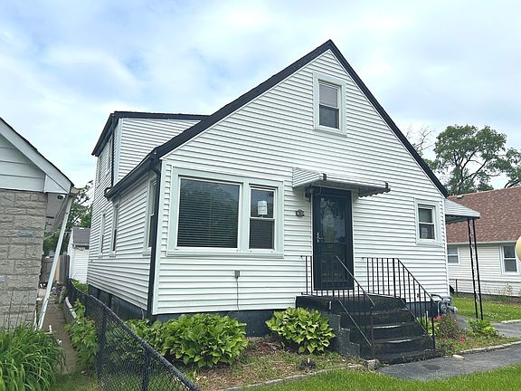 2nd image of 16124 Woodbridge Ave