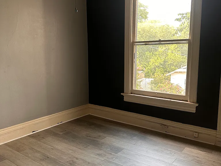 411 N Maple St — Photo 13