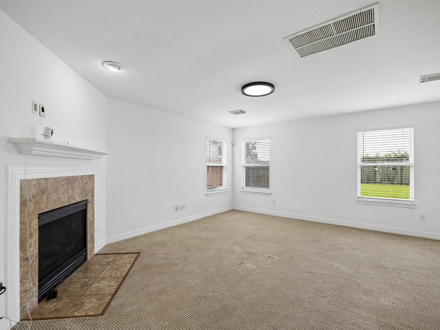 4 bed, 3.5 bath, 2080 sqft, $2,275 — Photo 4