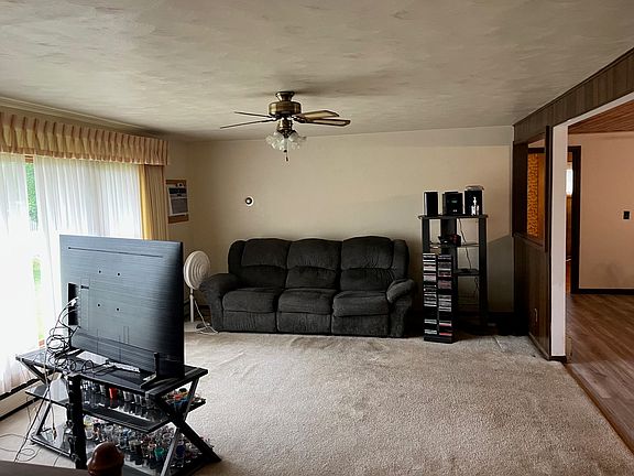 4th image of 208 Roberts St