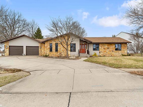 2nd image of 2730 Lochmoor Ln