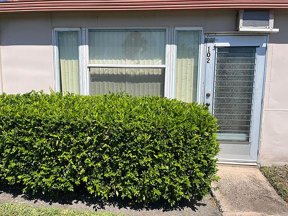 3rd image of 102 Seville D