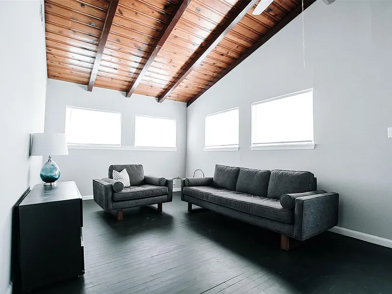 5910 Weber Ave — Photo 4