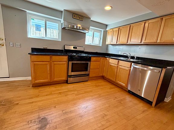 5th image of 4057 N Oakley Ave